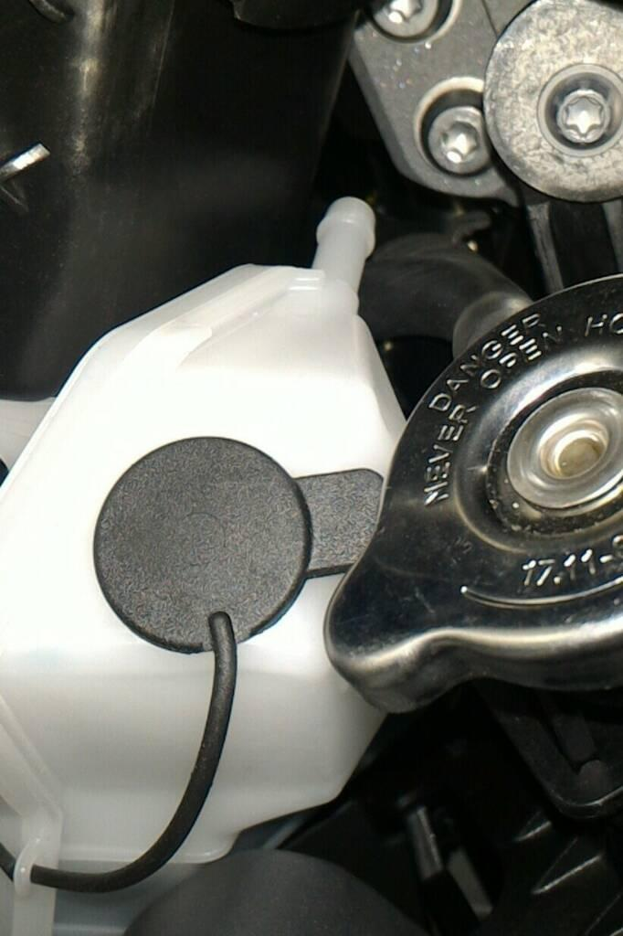 BMW GS LC coolant expansion tank and radiator cap
